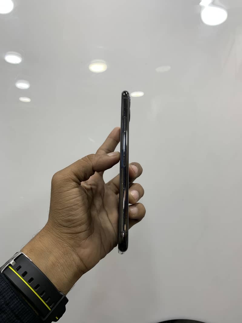 Apple iPhone 11 Pro Max 5