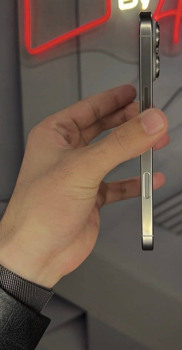 Apple iPhone 15 Pro 3