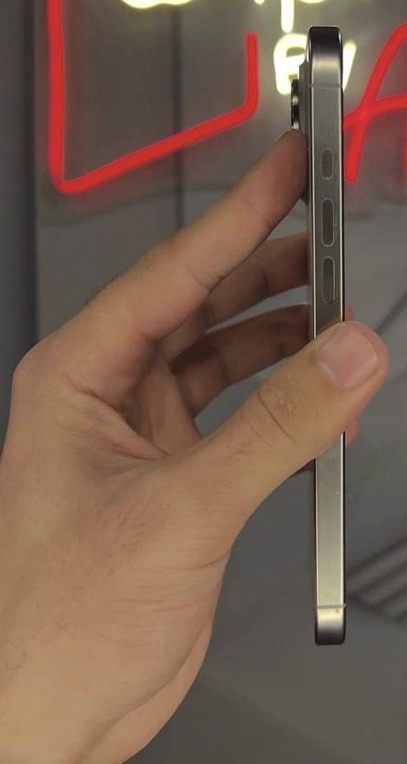 Apple iPhone 15 Pro 4