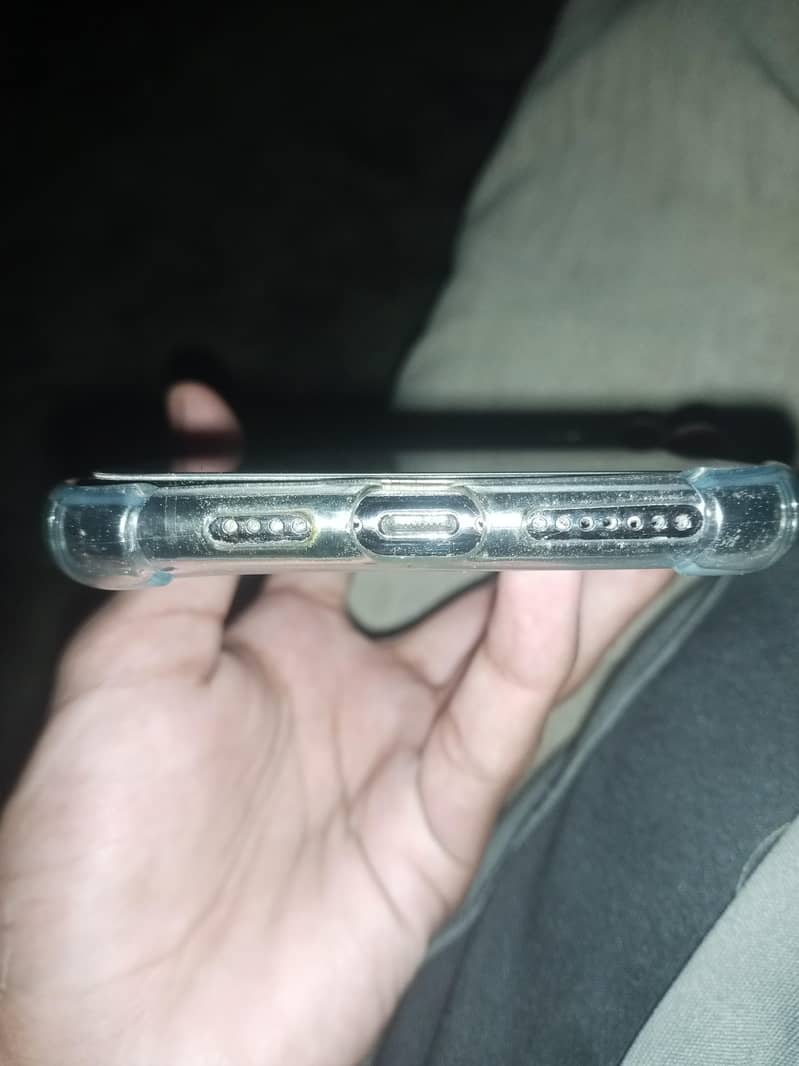 iphone xs max 4