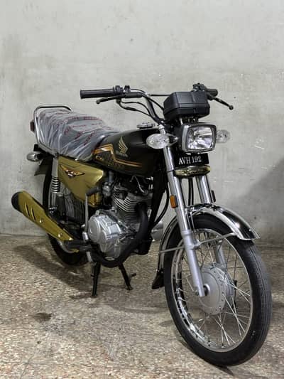 Honda cg 125cc 2024 model ( gold special edition)