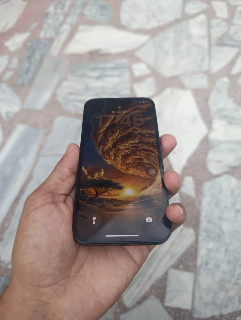Apple iPhone 13 1