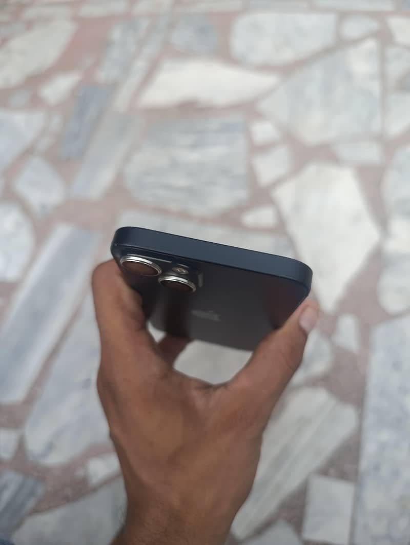 Apple iPhone 13 2