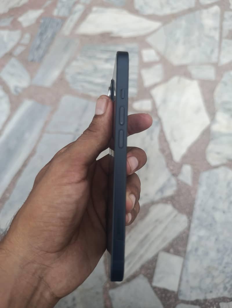 Apple iPhone 13 3