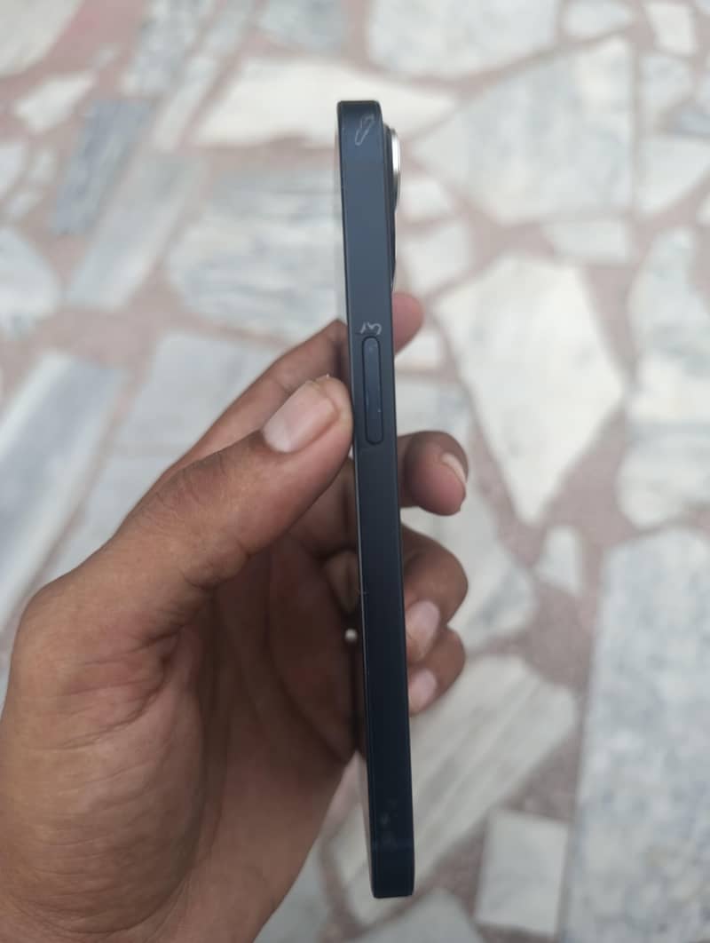 Apple iPhone 13 5