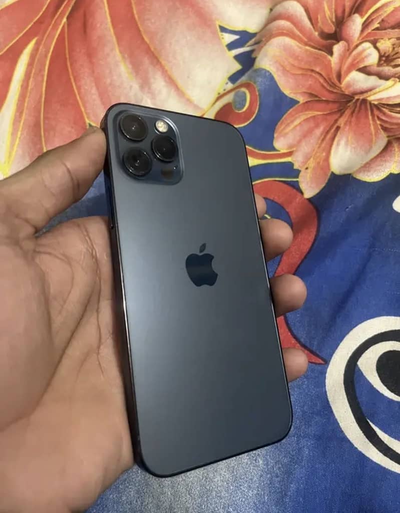 Apple iPhone 12 Pro 3