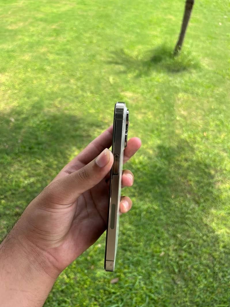 Apple iPhone 14 Pro Max 8