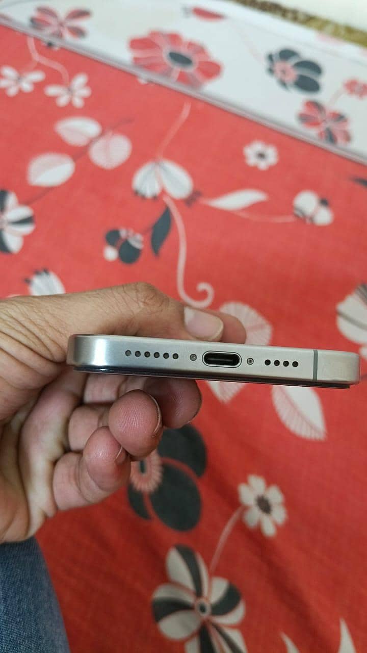 Apple iPhone 15 Pro Max 1