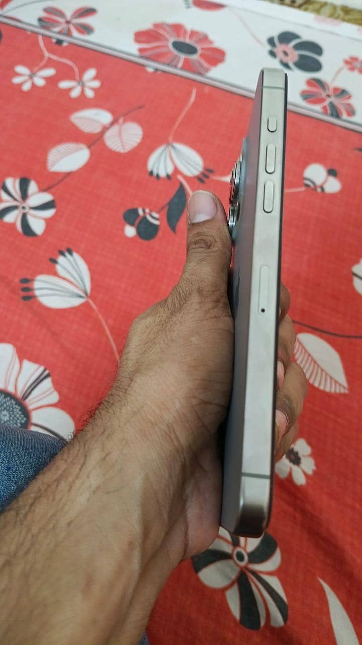 Apple iPhone 15 Pro Max 2