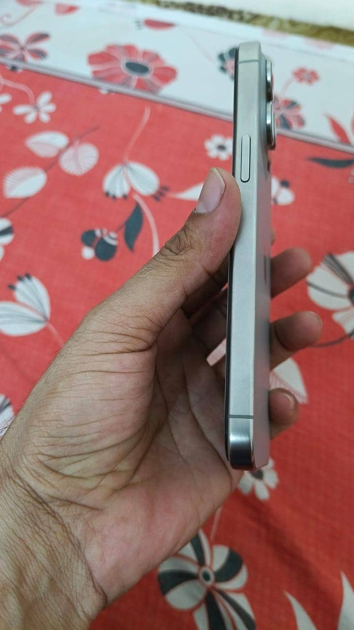 Apple iPhone 15 Pro Max 3