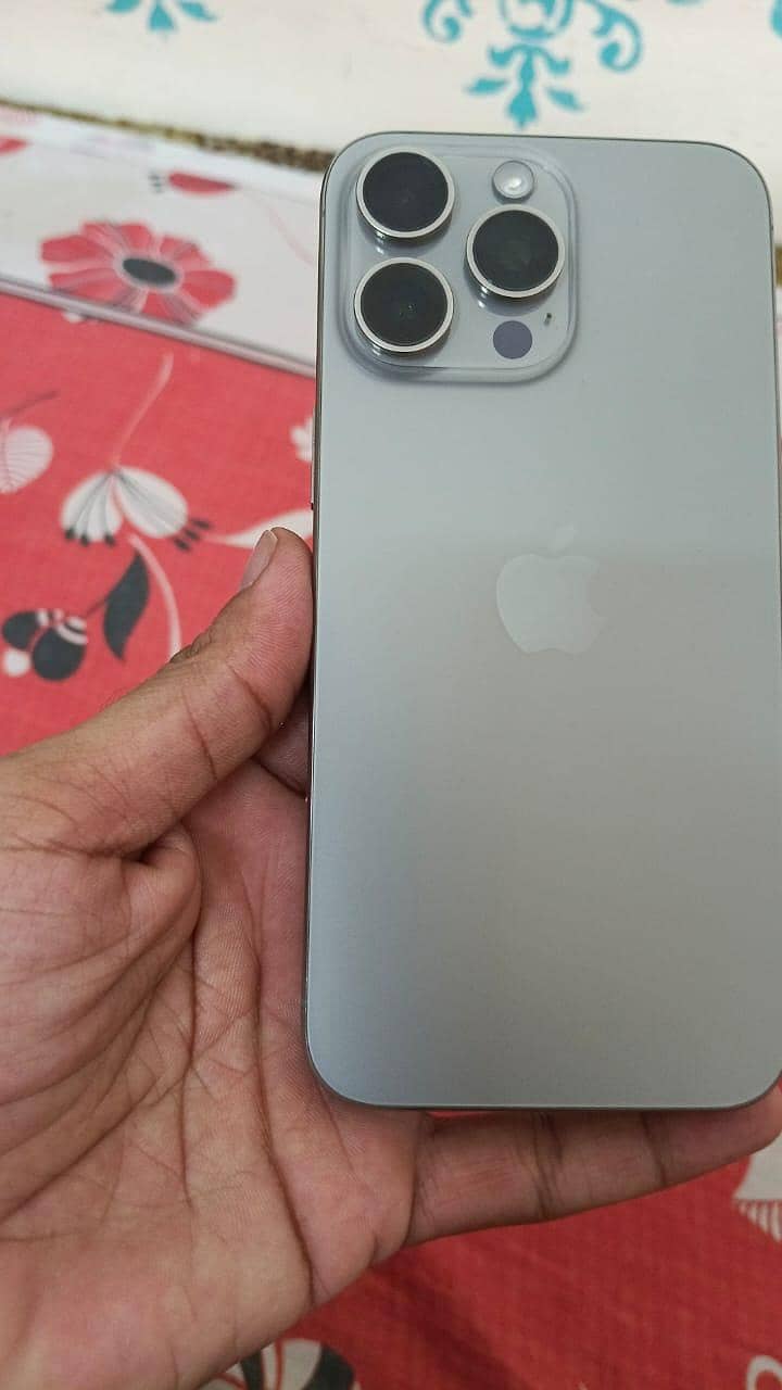 Apple iPhone 15 Pro Max 4