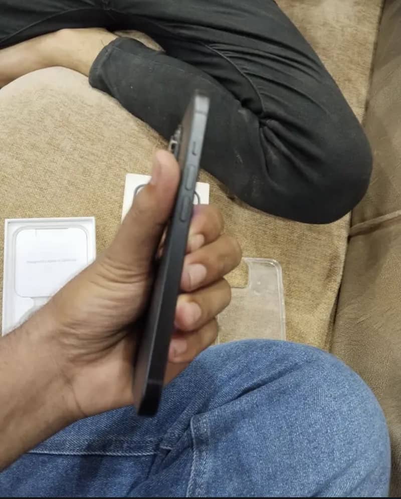 Apple iPhone 15 2
