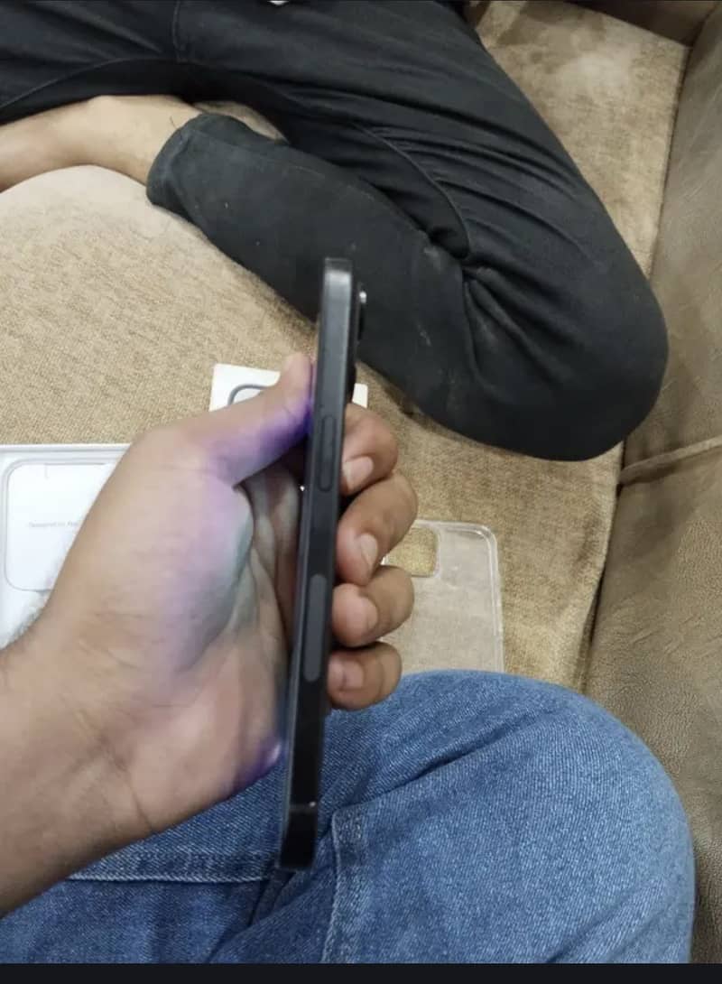 Apple iPhone 15 4