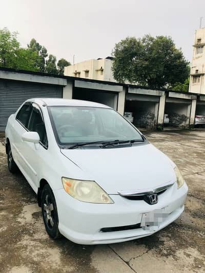 Honda city white color Islamabad registered model 2005