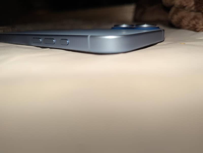 Apple iPhone 17 7