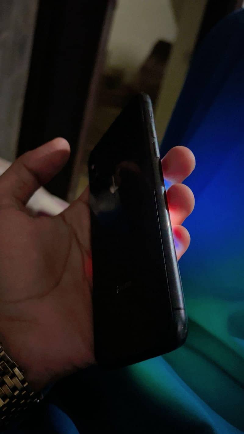 Apple iPhone X 4