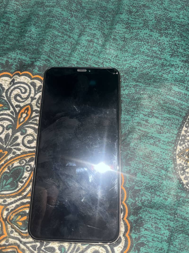 Apple iPhone XS Max 4