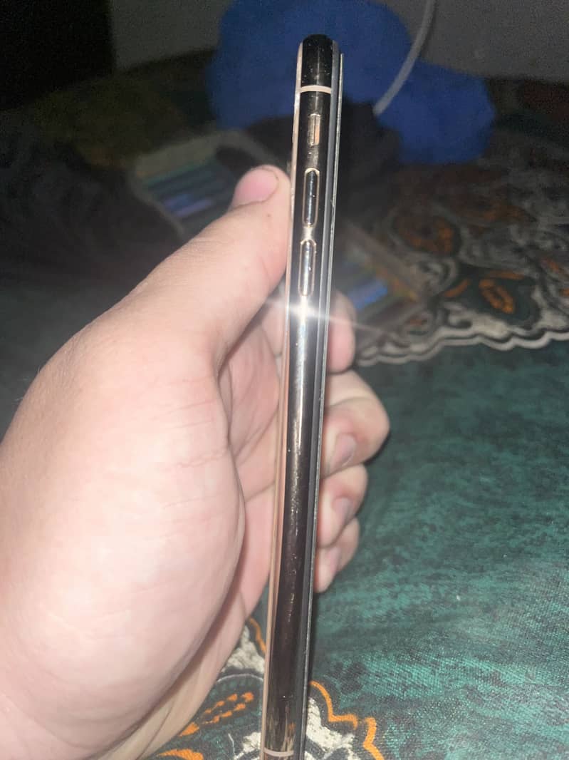 Apple iPhone XS Max 7