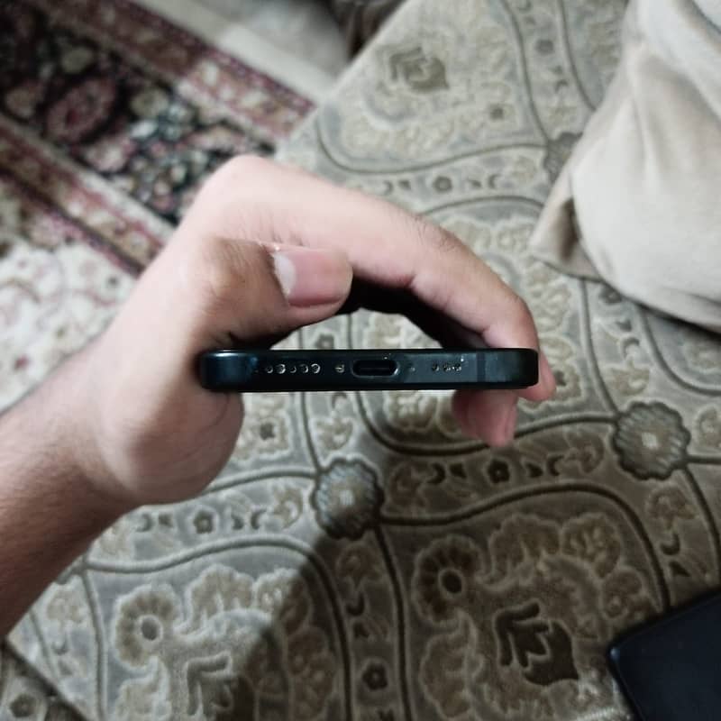 Apple iPhone 15 4
