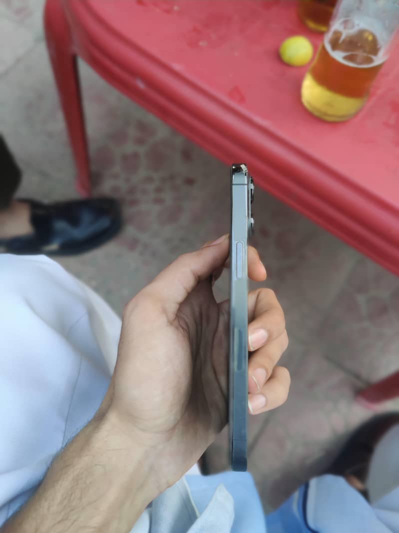 Apple iPhone 13 Pro 2