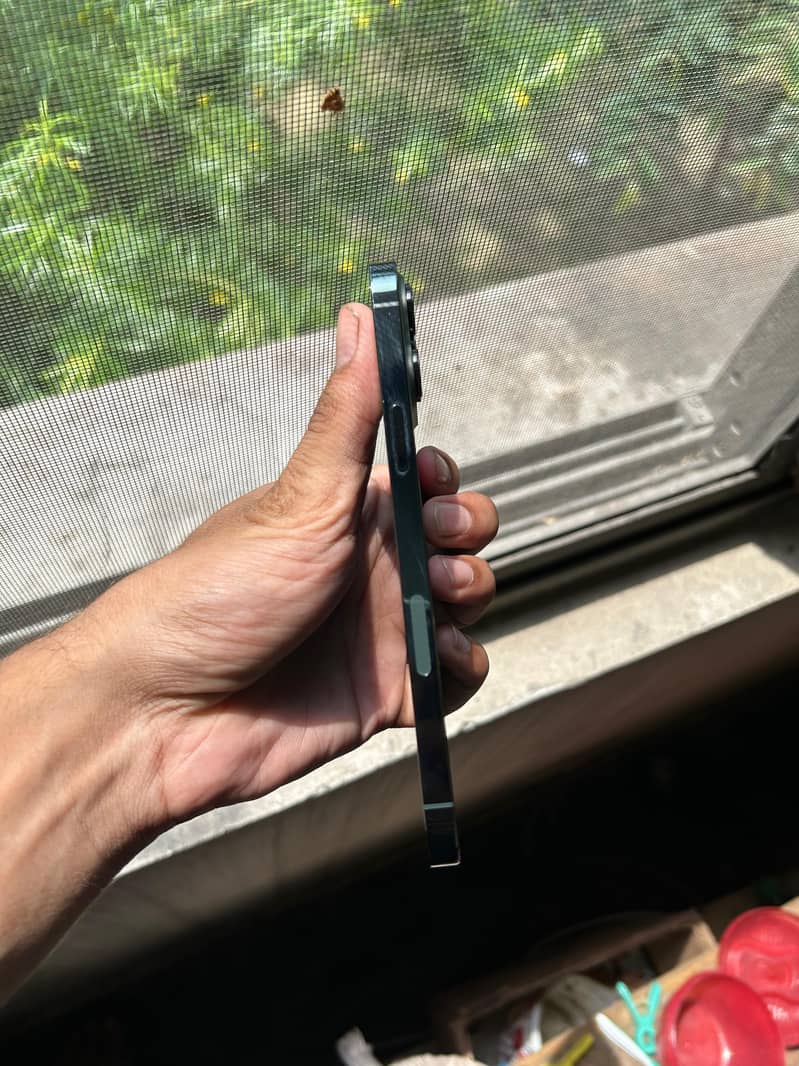 Apple iPhone 13 Pro Max 1
