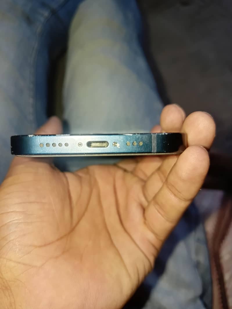 Apple iPhone 13 4