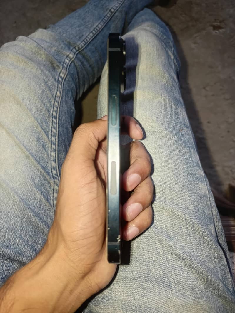 Apple iPhone 13 5
