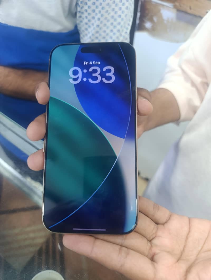 Apple iPhone 16 pro max 1