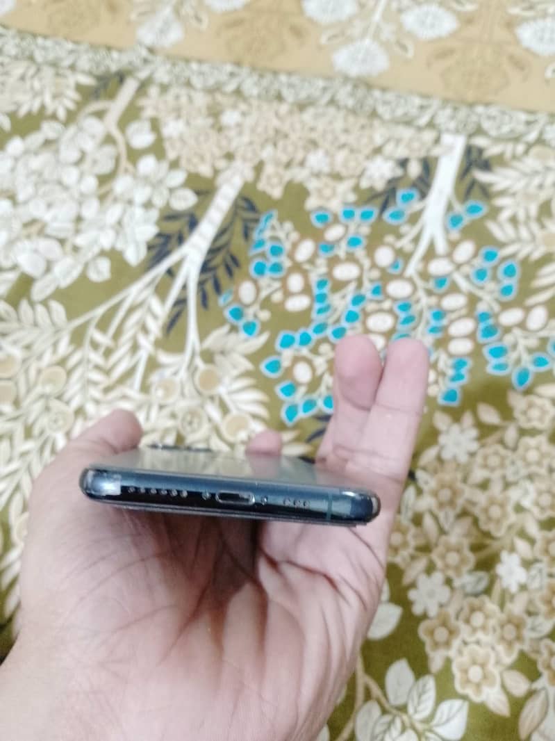 Apple iPhone 11 Pro 2