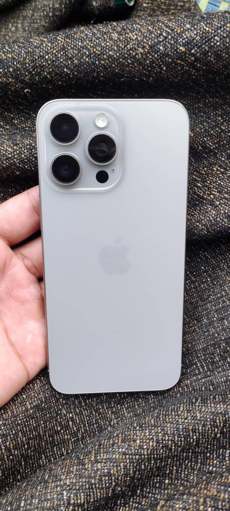 Apple iPhone 15 Pro Max 0
