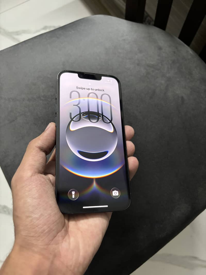 Apple iPhone 16e 2
