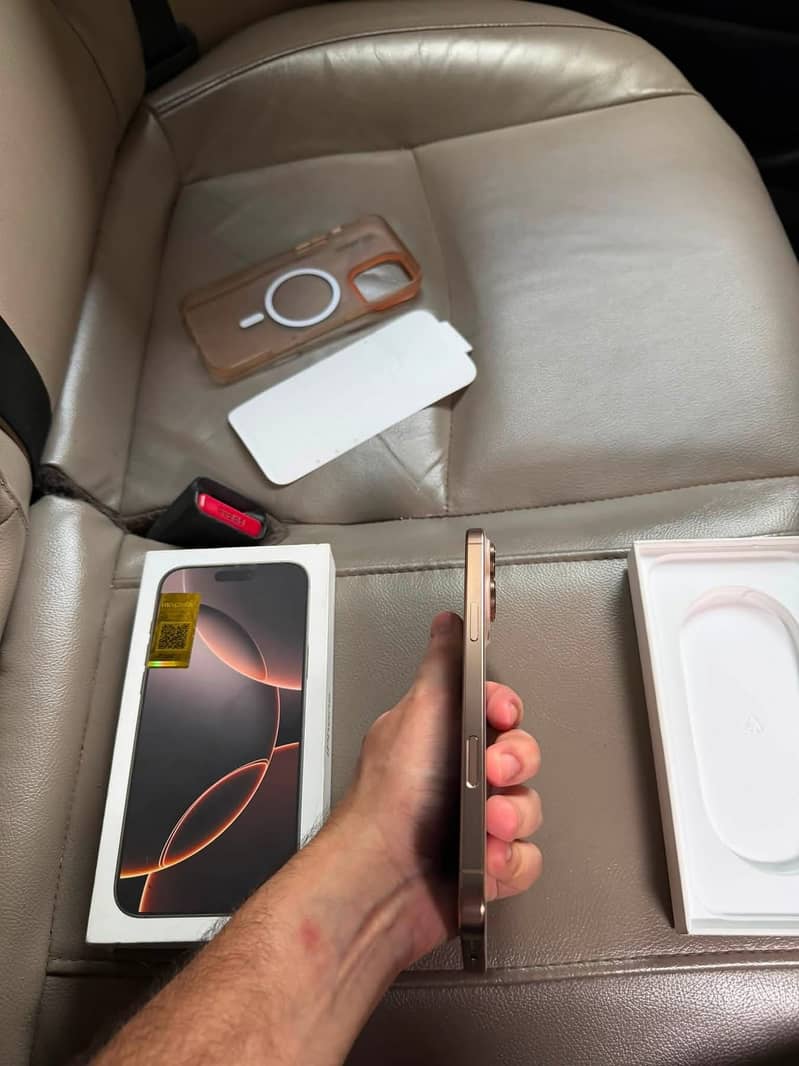 Apple iPhone 16 Pro Max 0