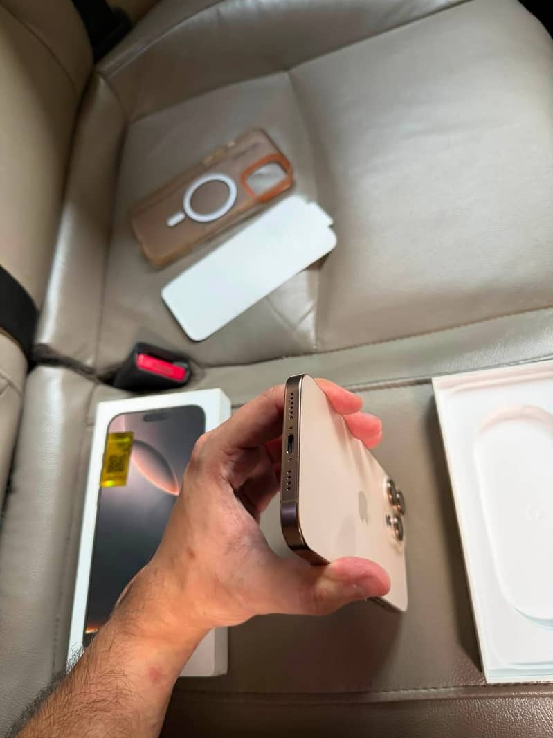 Apple iPhone 16 Pro Max 7