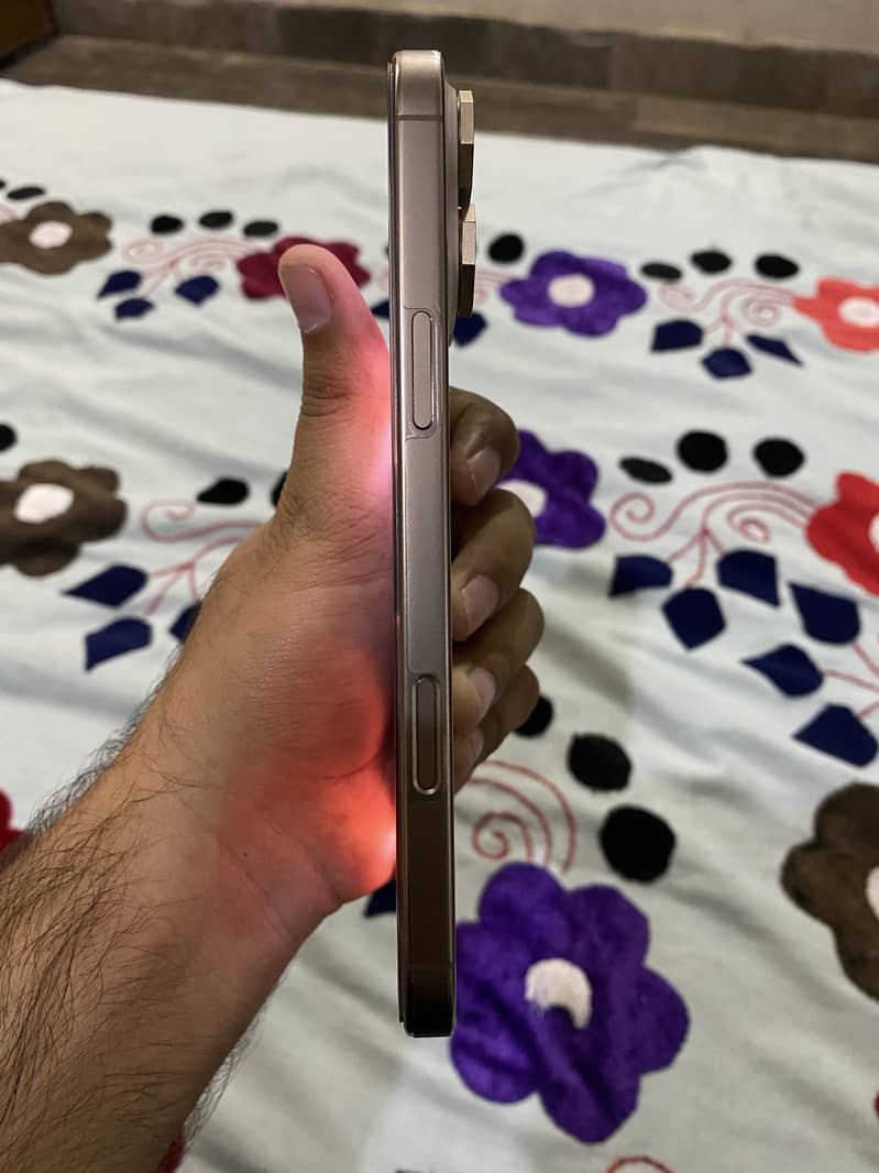 Apple iPhone 16 Pro Max 3