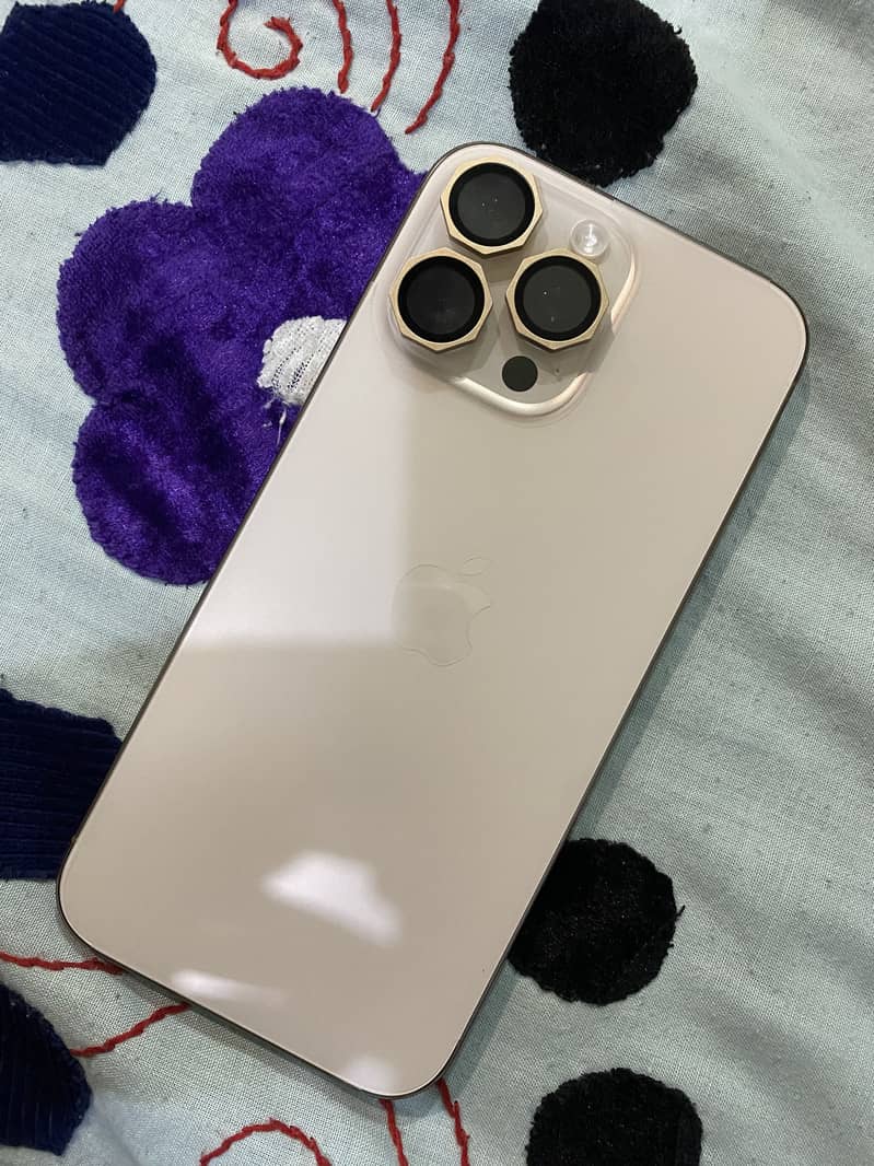 Apple iPhone 16 Pro Max 4