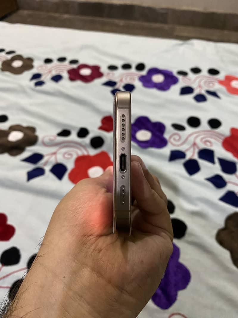 Apple iPhone 16 Pro Max 5