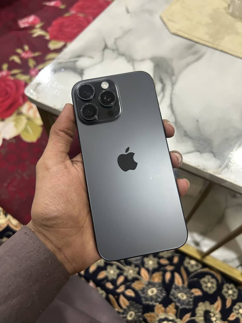 Apple iPhone 16 Pro Max 1