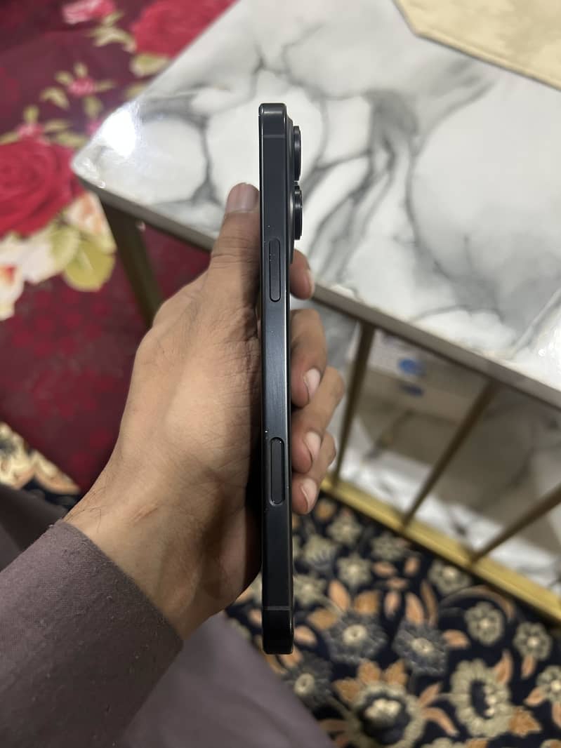 Apple iPhone 16 Pro Max 2