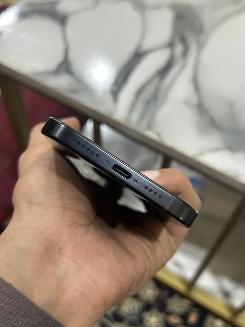 Apple iPhone 16 Pro Max 3