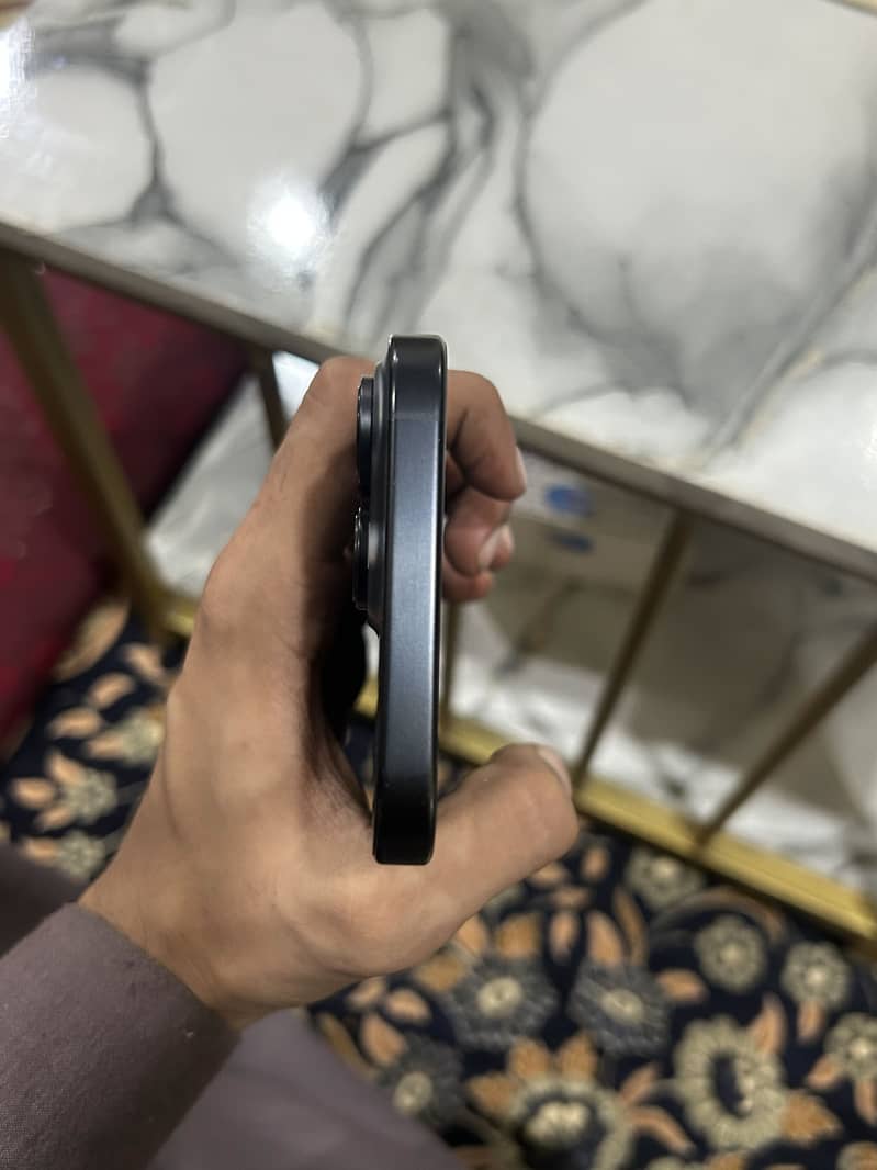Apple iPhone 16 Pro Max 4