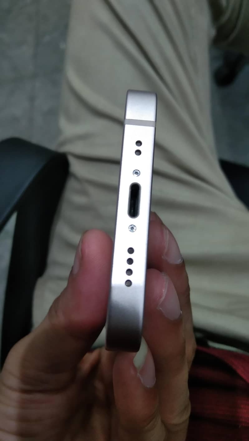 Apple iPhone 13 Mini 3