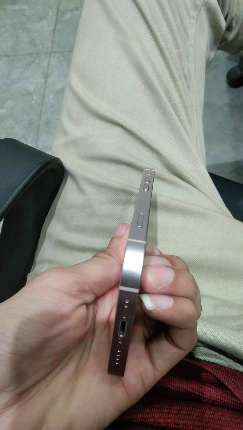 Apple iPhone 13 Mini 4