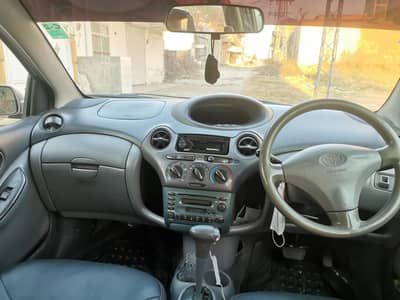 Toyota Vitz 2001