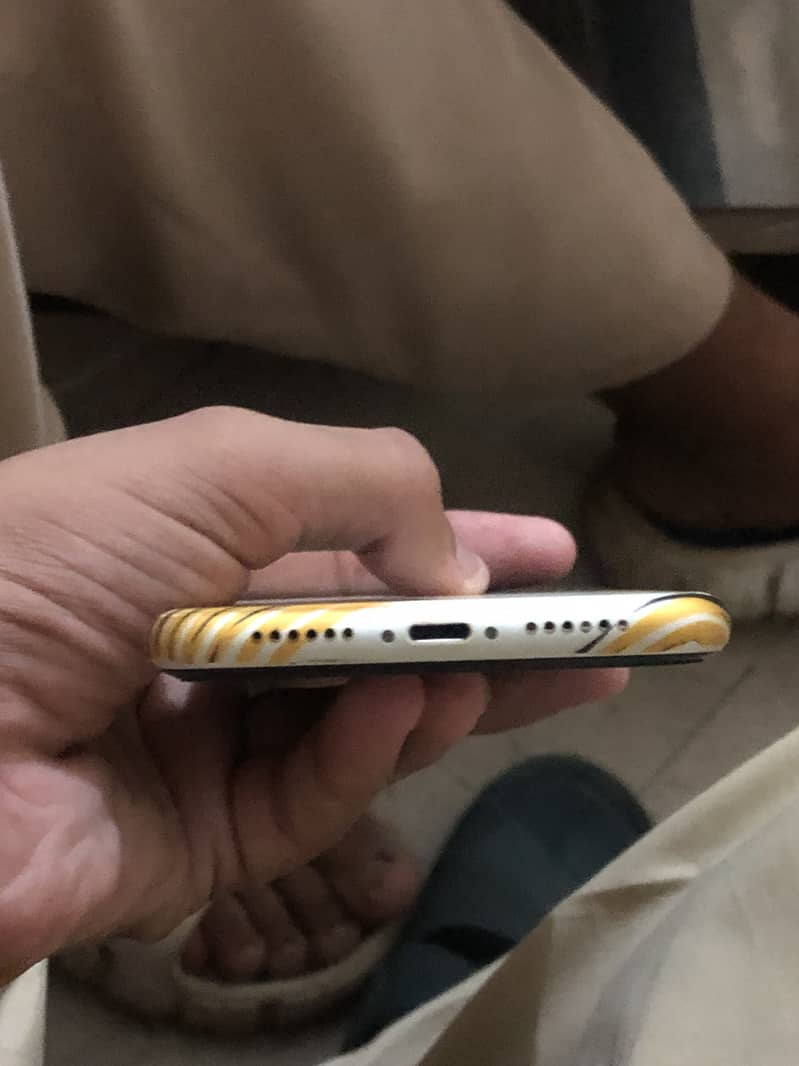 Apple iPhone XR 4