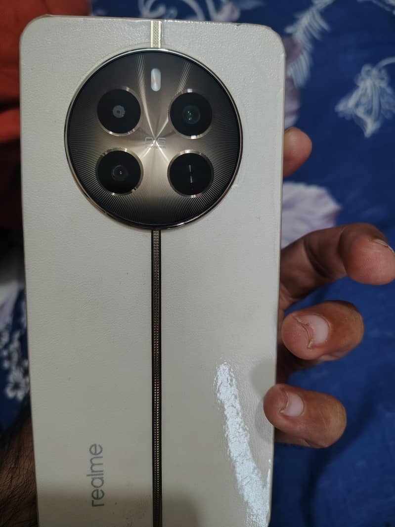 REALME 12 0