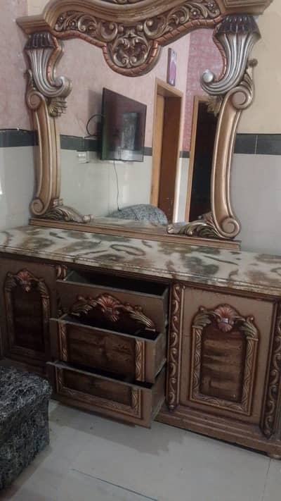 Beautiful Royal Style Dressing Table with Large Mirror for Sale