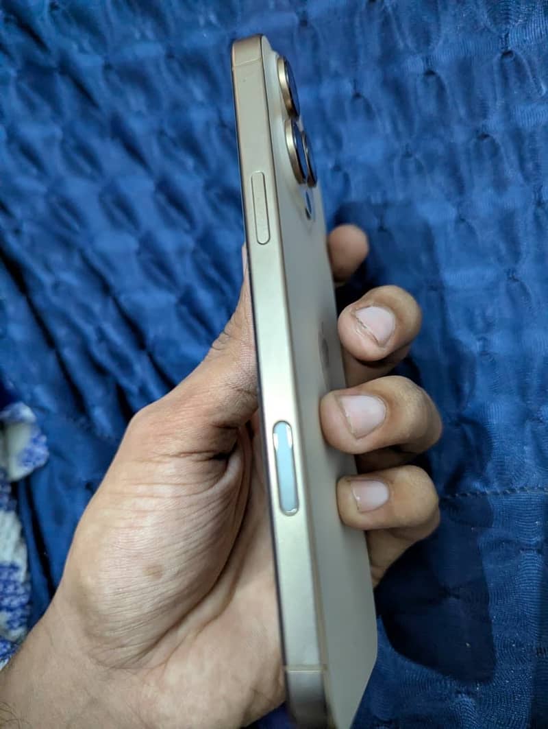 Apple iPhone 16 Pro Max 1