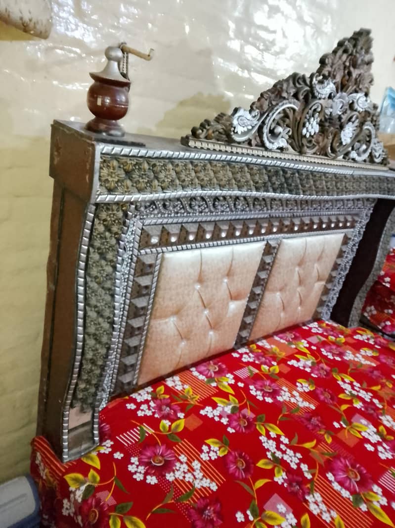 bed and dressing 4