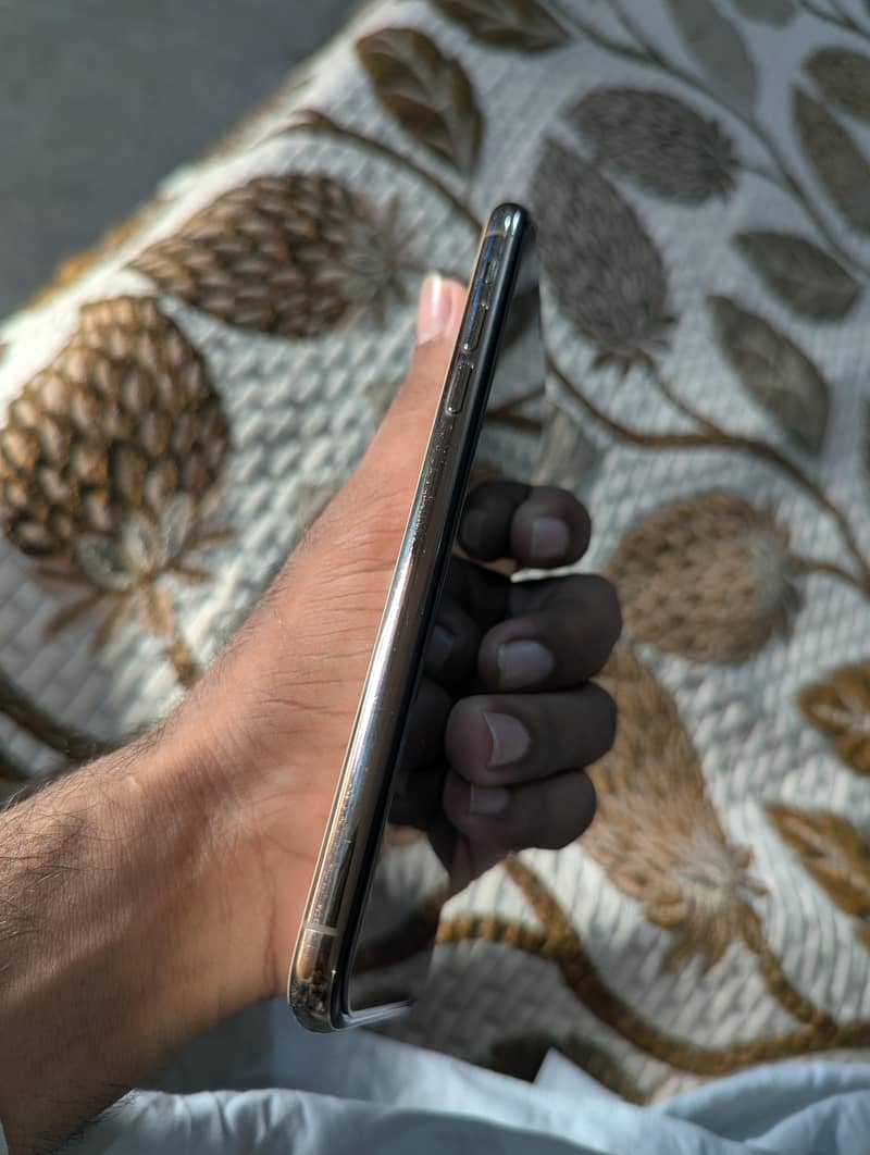 Apple iPhone 11 Pro Max 3