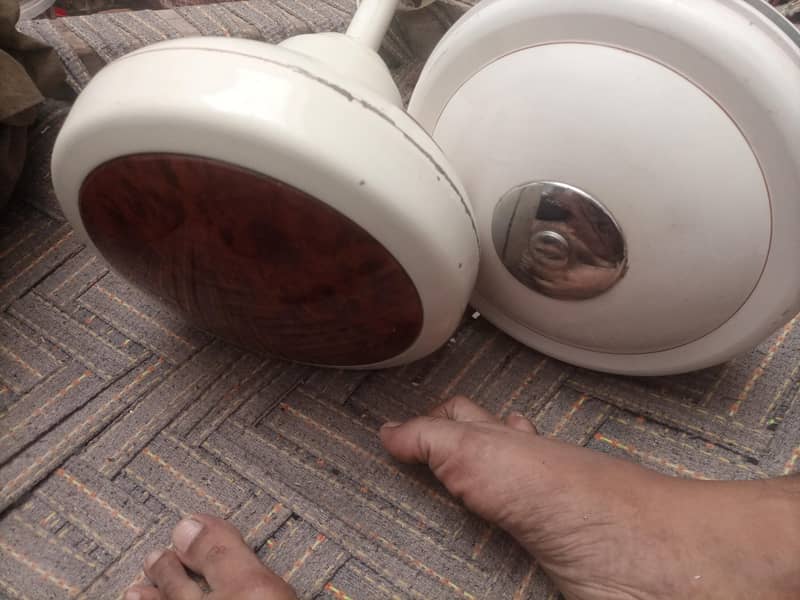 دو عدد پنکھے نیو کنڈیشن میں پیور کاپر 3